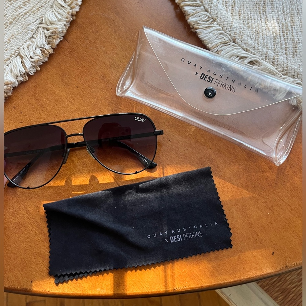 QUAY Aviator Sunglasses Black/ombre
